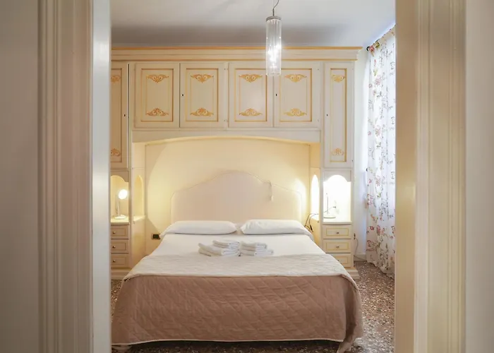 Melusina Rialto Venice Center